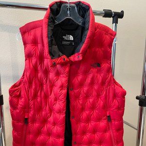 Northface Down Vest XL in Red - NWOT (114)